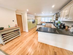 KITCHEN- click for photo gallery